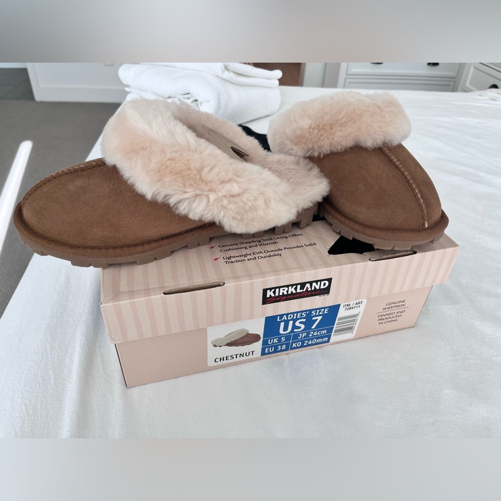 Sheepskin shearling slippers in chestnut